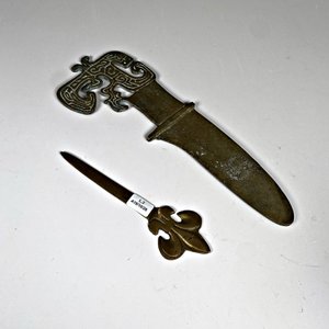 Dos Abrecartas de Bronce Labrado, Uno Grande - imagen 2