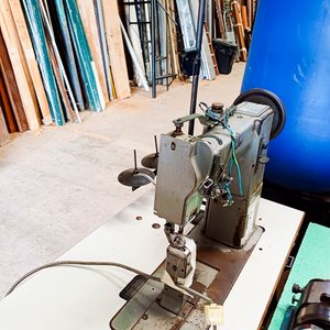 Lote siguiente: Maquina de coser Adler de columna con motor monofasico c/ bobina