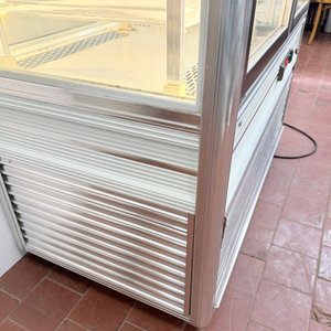 Exhibidor de Postres Refrigerado con 4 Caras Vidriadas y Luz LED - imagen 5