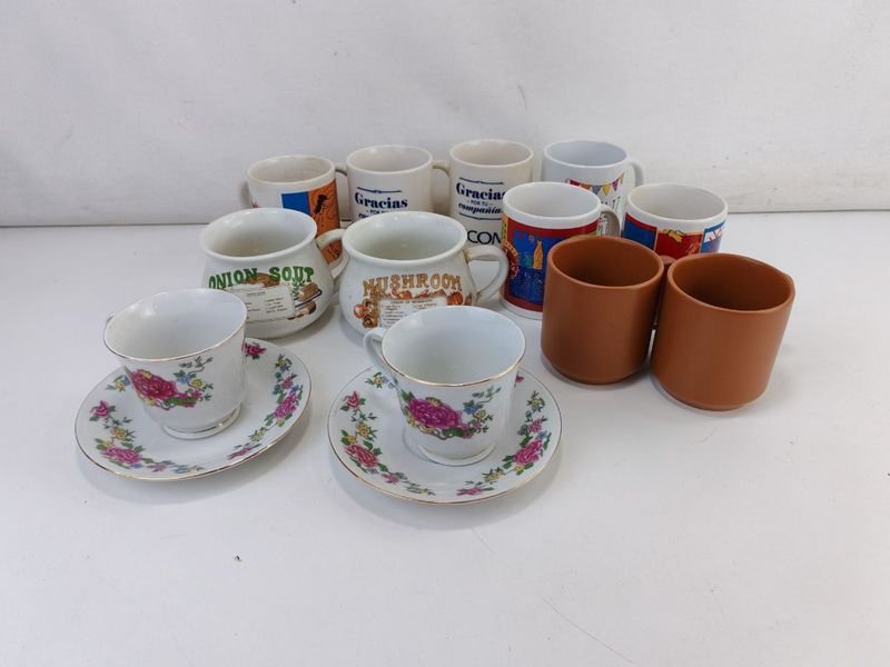 Lote anterior: Tazas y Platos de Cerámica y Porcelana