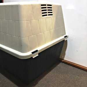 Casa para Mascotas Plástica Resistente - imagen 2
