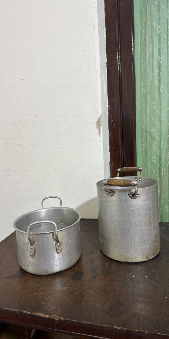 Set de Dos Ollas de Aluminio con Mangos de Madera