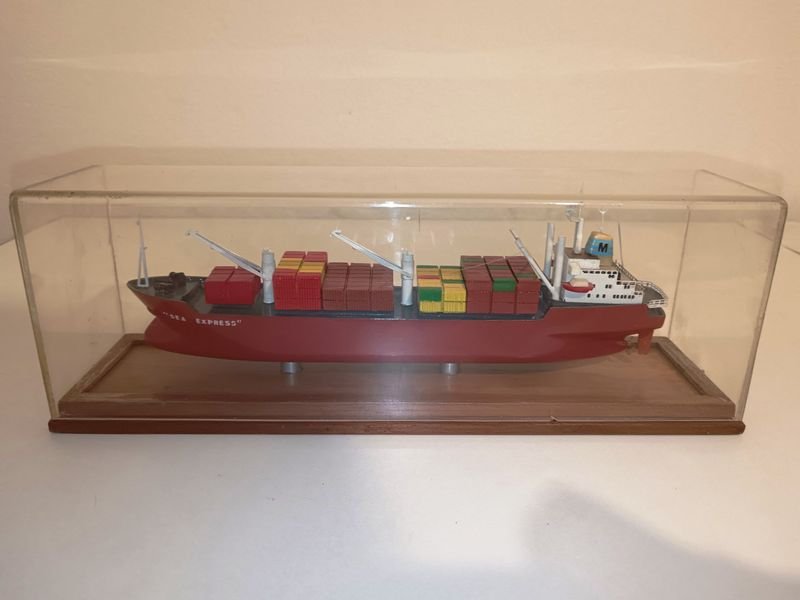 Maqueta de buque de carga uruguayo en vitrina de exhibición - imagen 3
