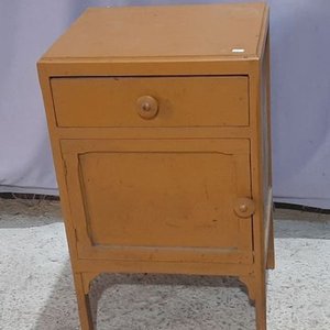 Lote anterior: Mesa de Luz Antigua de Madera con Cajón y Puerta