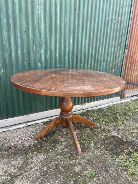 Mesa redonda de madera con diseño clásico - imagen 2