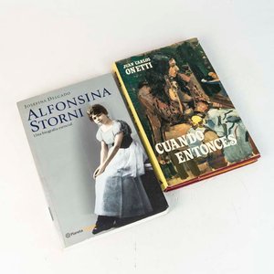 Lote siguiente: 2 Libros: Biografía Alfonsina Storni y "Cuando Entonces" de Onetti