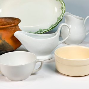 Conjunto de Cerámica y Loza: Fuente Oval, Salsera, Jarra y Más - imagen 3