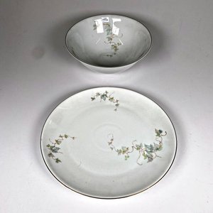 Juego de Porcelana Alemana Hutschenreuther Hohenberg: Centro y Bandeja Decorados con Flores - imagen 1