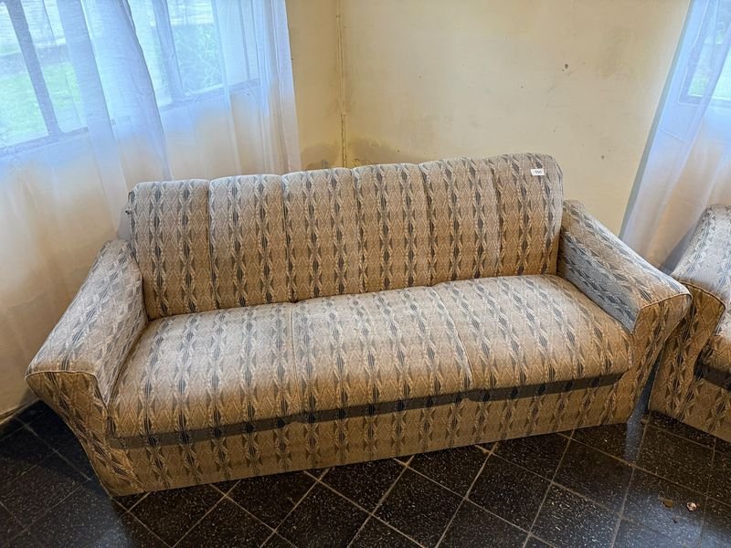 Juego de Sillones de Tela: Dos de 1 Cuerpo y Uno de 2 Cuerpos