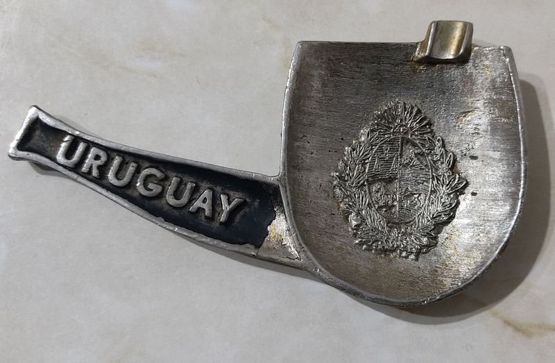 Cenicero de Metal con forma de Pipa y Escudo Uruguayo - imagen 2