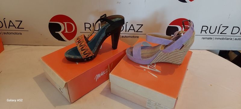 Lote siguiente: Calzado de tacón alto para mujer