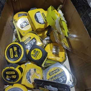 Lote de 34 Cintas Métricas Stanley y 12 Mangos de Llave Criquet - imagen 4