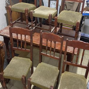Lote siguiente: Juego de Comedor de Madera con Seis Sillas
