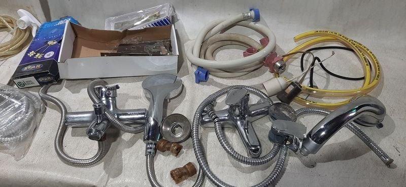 Accesorios de Plomería en Buena Condición - imagen 2