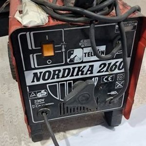 Soldadora Eléctrica Nordika 2160 Roja con Ruedas - imagen 2