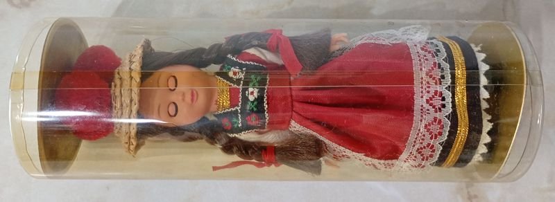 Muñeca Alemana Tradicional Coleccionable - imagen 2