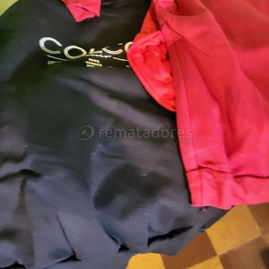 Lote de Ropa: Gorros, Buzos y Chaqueta Acolchada - imagen 3