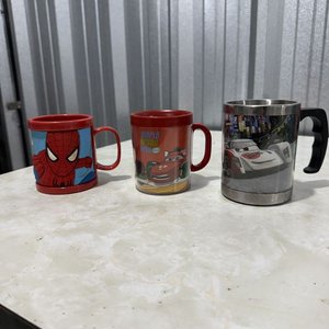 Lote de 8 Tazas Plásticas y 1 de Acero Inoxidable con Diseños Infantiles - imagen 10