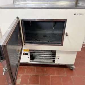 Bajo Mostrador Refrigerado Coreco Acero Inoxidable con Alzada y Estante - imagen 3