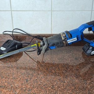 Lote siguiente: Sierra Sable Recíproca Hyundai 20V con Cargador y Batería