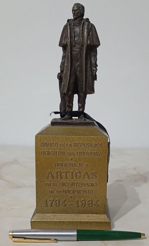 Lote anterior: Alcancía del BROU, Homenaje al Bicentenario de José Artigas. Con llave (no se probó)