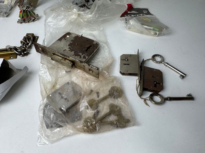 Lote de Cerrajería Completo con Herramientas y Accesorios - imagen 8