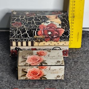 Dos Alhajeros Decorativos: Uno Grande Forrado en Madera y Otro Chico de Vidrio - imagen 1