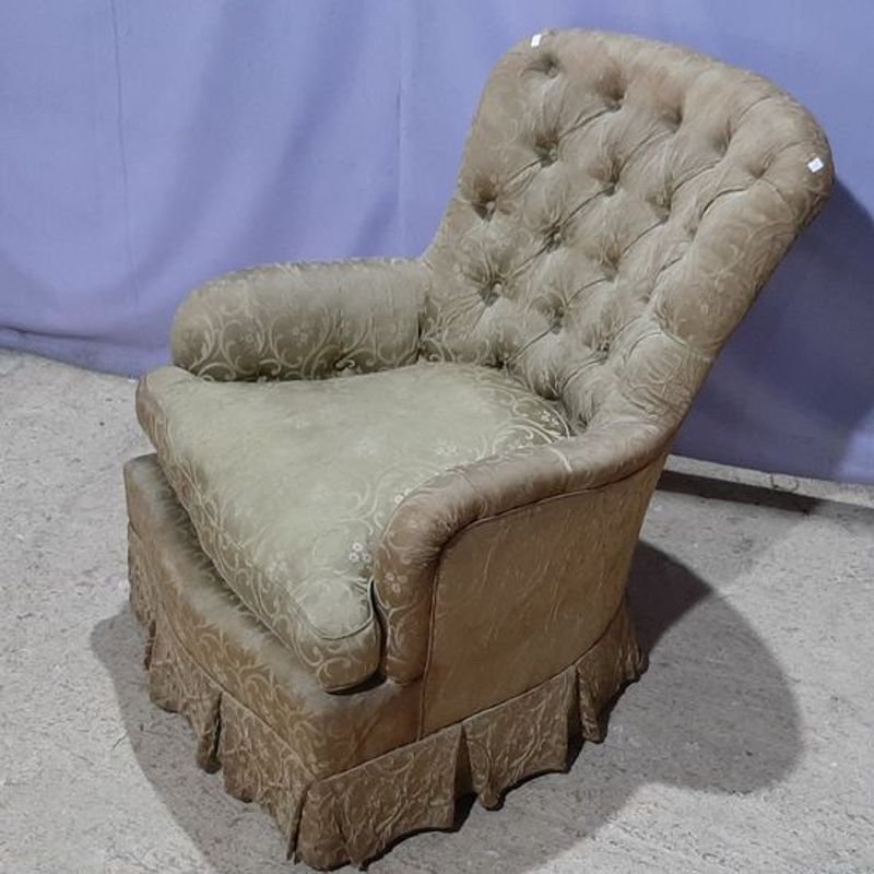 Lote anterior: Silla Tapizada en Cuero con Padrón y Espalda Curva