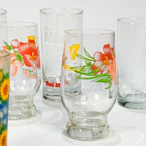 Lote de 21 Vasos de Vidrio: Whisky, Jugo y Decoración Floral - imagen 4