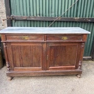 Lote anterior: Mueble de pino blanco con tapa de mármol