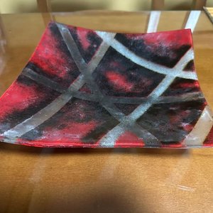 Lote anterior: Centro de Mesa Cuadrado de Vidrio Pintado Rojo y Negro