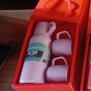 Lote anterior: Termo con 3 Tacitas Violeta Claro Nuevo en Bolsa