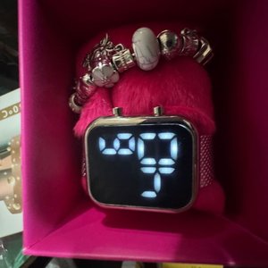 Reloj Digital con Pulsera y Caja de Regalo - imagen 1