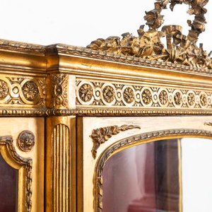 Vitrina Estilo Luis XVI con Molduras Doradas y Tres Puertas Vidriadas - imagen 3