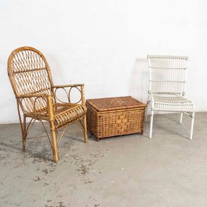 Lote anterior: Lote de Muebles: Sillón de Mimbre, Baúl y Silla Blanca de PVC