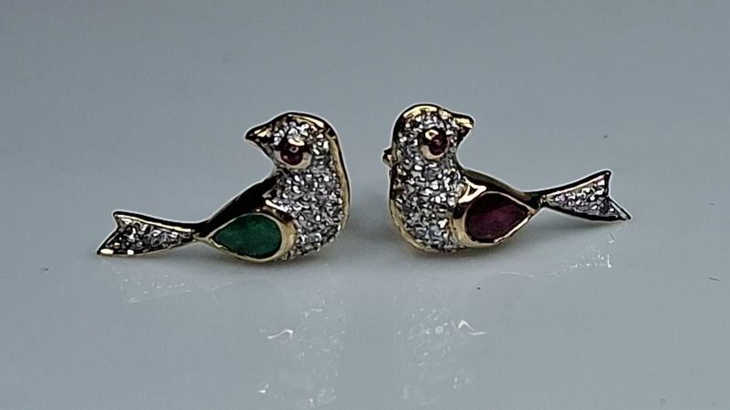 Re lindas las caravanas para niñas con rubi y Esmeralda en oro 14k - imagen 4