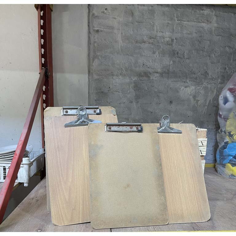 Lote de 30 Tablas Portapapeles de Madera con Detalles