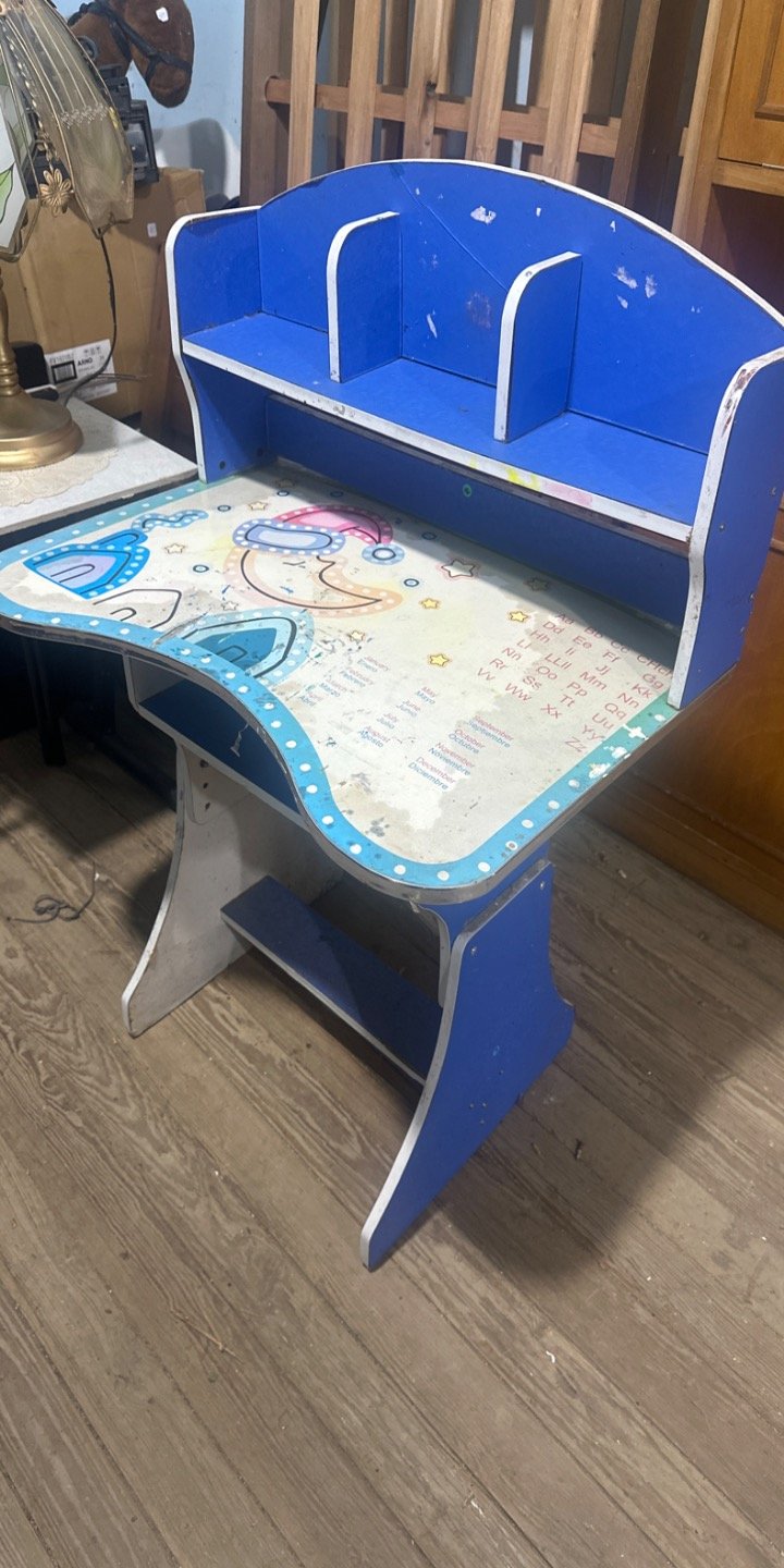 Escritorio Infantil Azul con Estantes y Dibujos