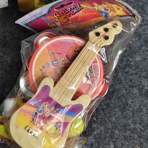Lote de Juguetes Antiguos Nuevos: Tambor, Guitarra, Baleros y Lanzador - imagen 3