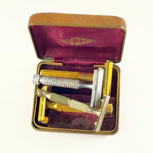 Estuche con Cuatro Máquinas de Afeitar Antiguas - imagen 2