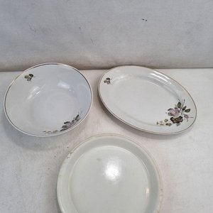 Conjunto de 3 Piezas de Cerámica Uruguaya con Motivos Florales y Borde Dorado - imagen 3
