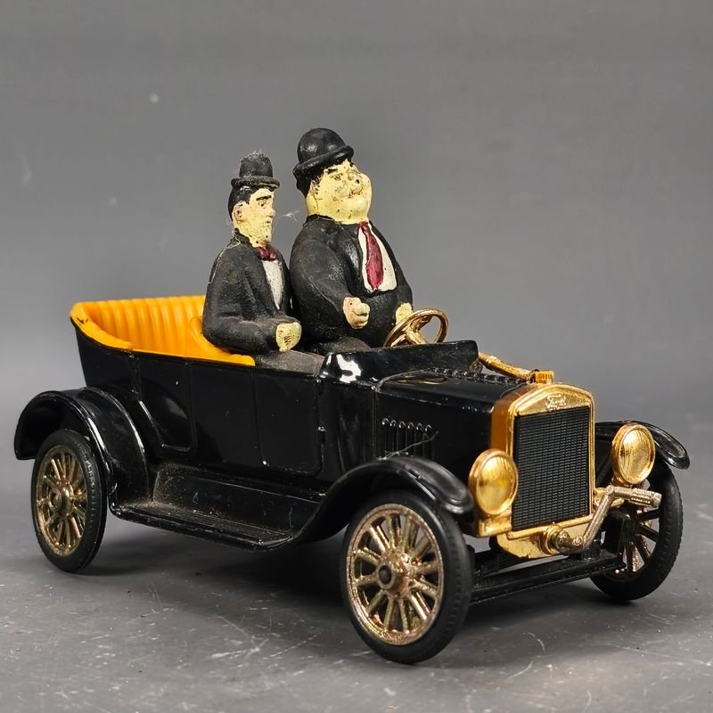 Modelo de coche Ford A 1930 'El gordo y el flaco' en escala 1/32 - imagen 5
