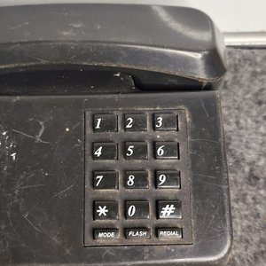 Teléfono Fijo Negro LR Telecom con Teclado Numérico - imagen 6