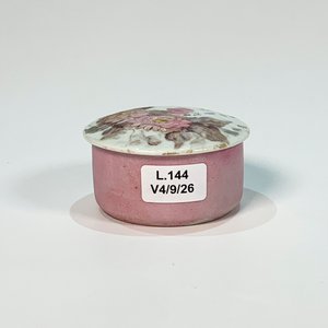 Lote siguiente: Cofre Cilíndrico de Porcelana Rosa con Decoración Floral