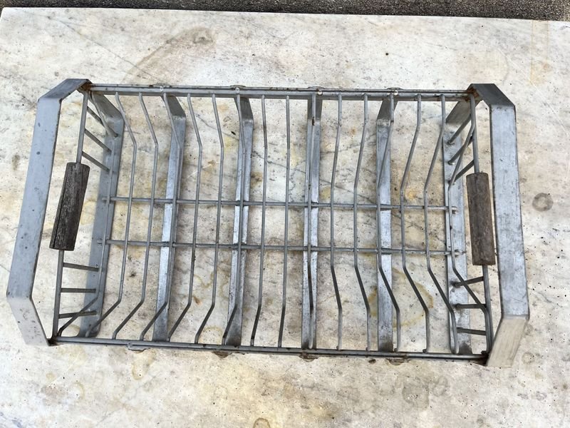 Antiguo escurridor de platos de hierro remachado para venta - imagen 2