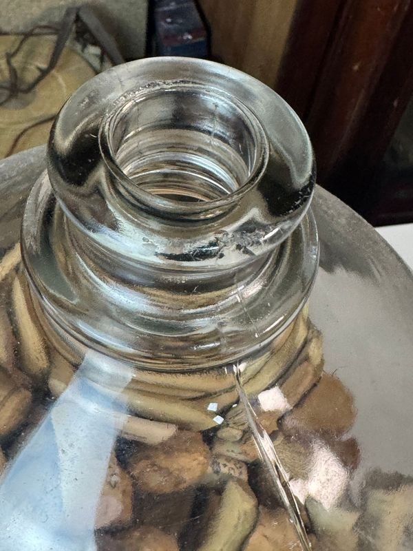 Gran damajuana repleta de corchos - imagen 4
