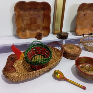 Lote de 13 piezas: Fuentes de madera, cuencos, canastas y adornos - imagen 3