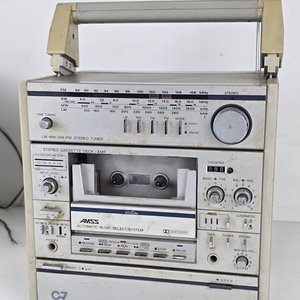 Radiograbadora Sanyo Vintage C7T con Parlantes y Control Remoto - imagen 2