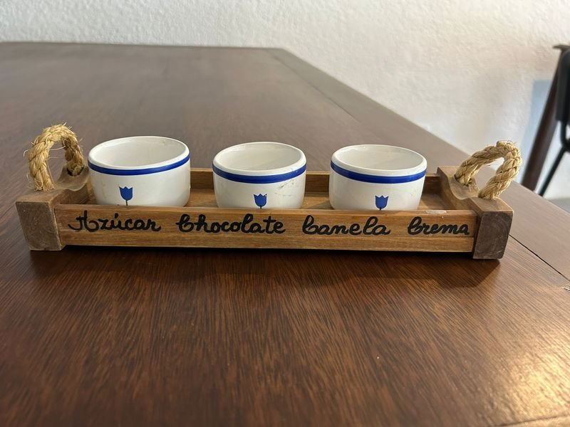 Set de 3 Posillos para Azúcar, Chocolate y Crema con Bandeja de Madera
