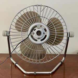 Ventilador Vintage de Metal con Base y Soporte para Colgar - imagen 4